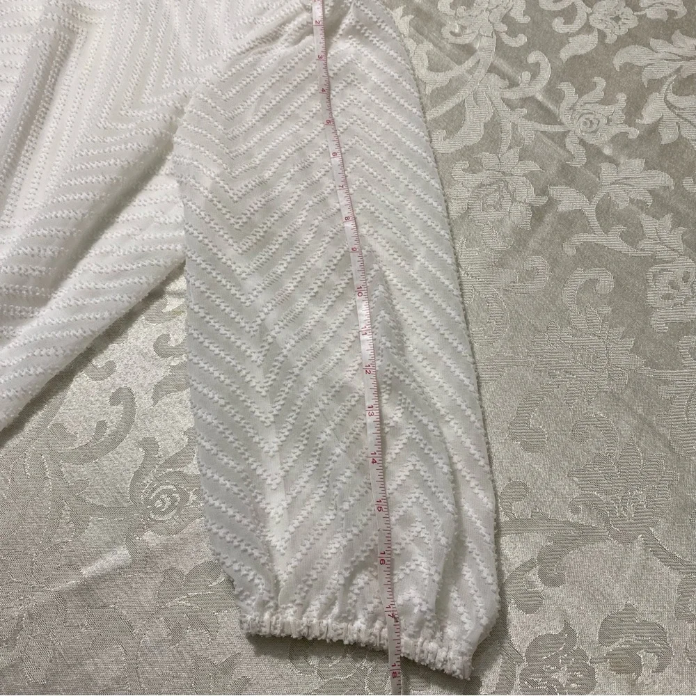 Takara White blouse 3/4 sleeves, 1/2 chain collar size M